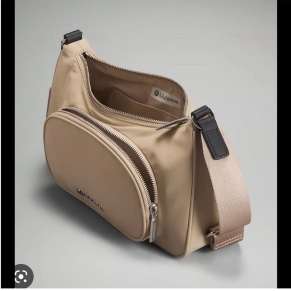 Trench Lululemon crossbody with nano pouch (sold out) - Picture 3 of 6